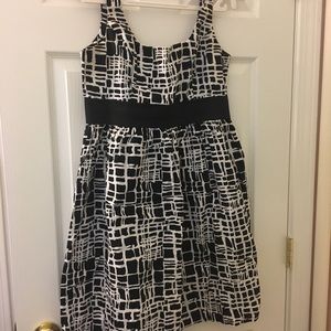 EUC Scarlett sz 10 black & white dress